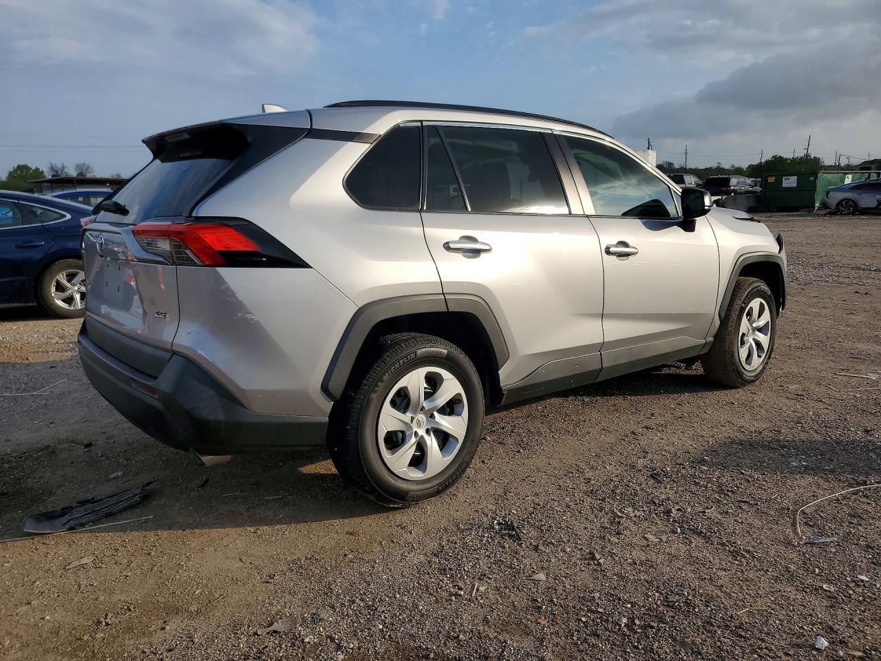 2020 Toyota Rav4 Le - Image 3