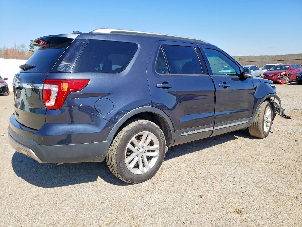 2017 Ford Explorer Xlt - Фото 3