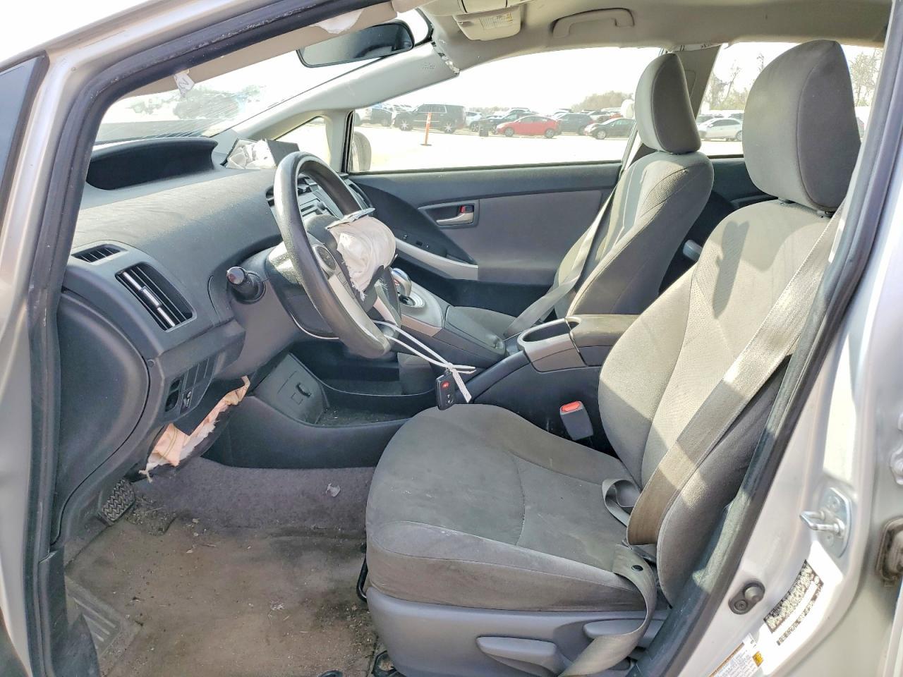 2015 Toyota Prius Two - Фото 7