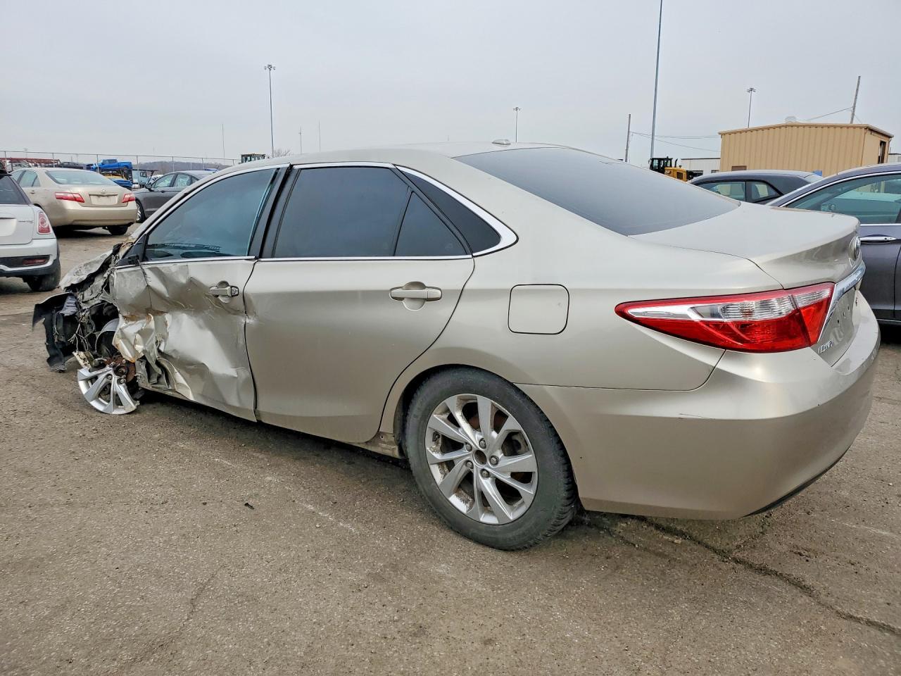 2017 Toyota Camry Xle - Фото 2