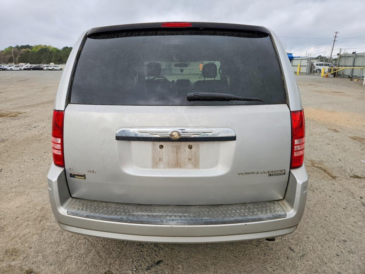 2009 Chrysler Town & Country Lx - Фото 6