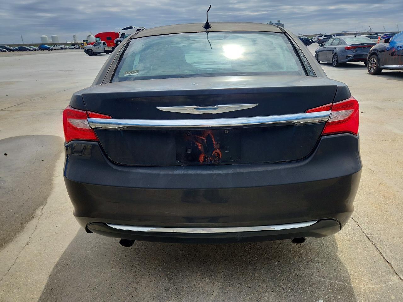 2012 Chrysler 200 Limited - Image 6