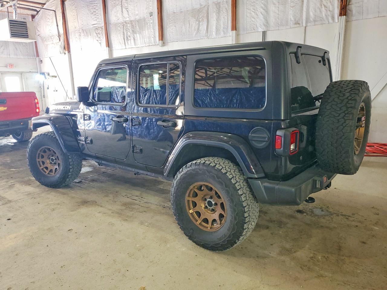 2018 Jeep Wrangler Unlimited Sahara - Image 2