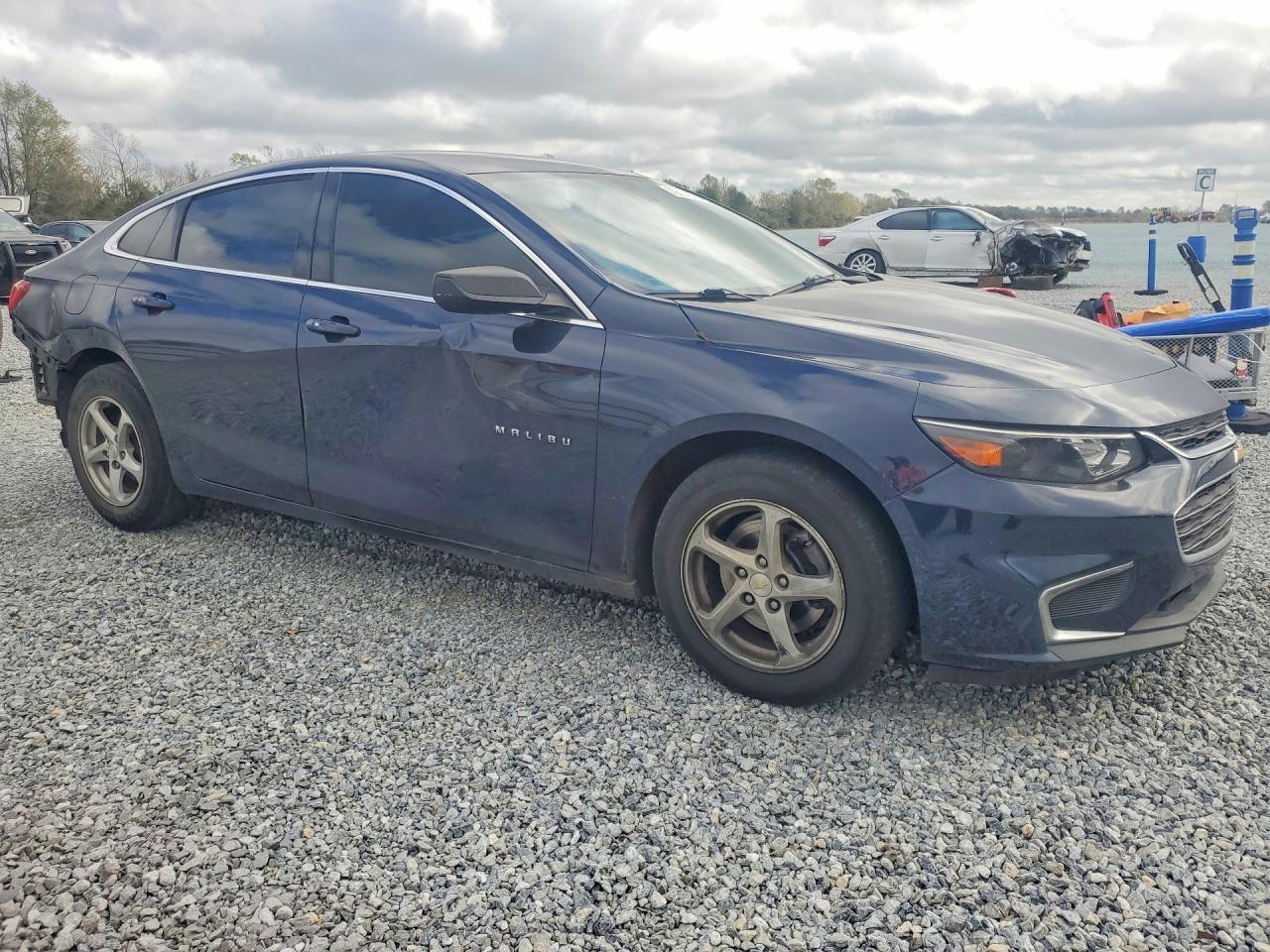 2018 Chevrolet Malibu Ls - Image 4