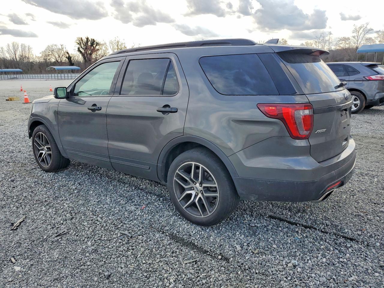 2016 Ford Explorer Sport - Image 2