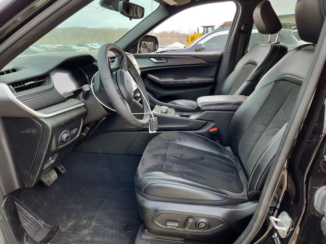 2024 Jeep Grand Cherokee L Laredo - Image 7