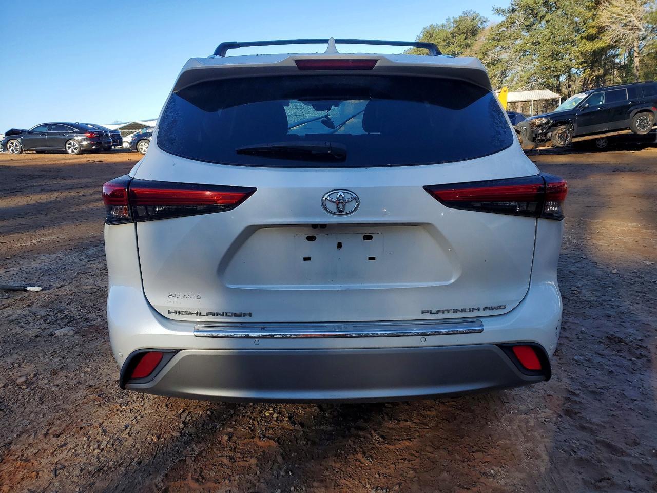 2021 Toyota Highlander Platinum - Image 6