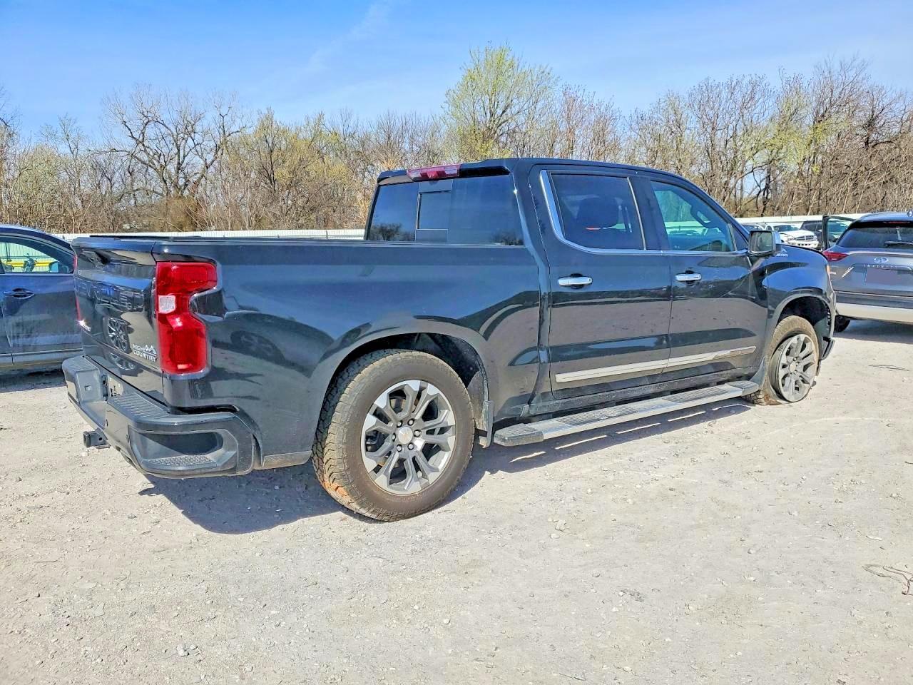 2022 Chevrolet Silverado K1500 High Country - Image 3
