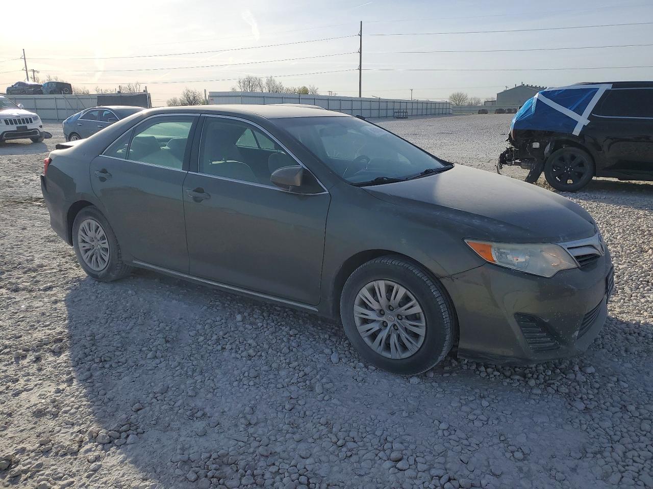 2014 Toyota Camry Le - Фото 4