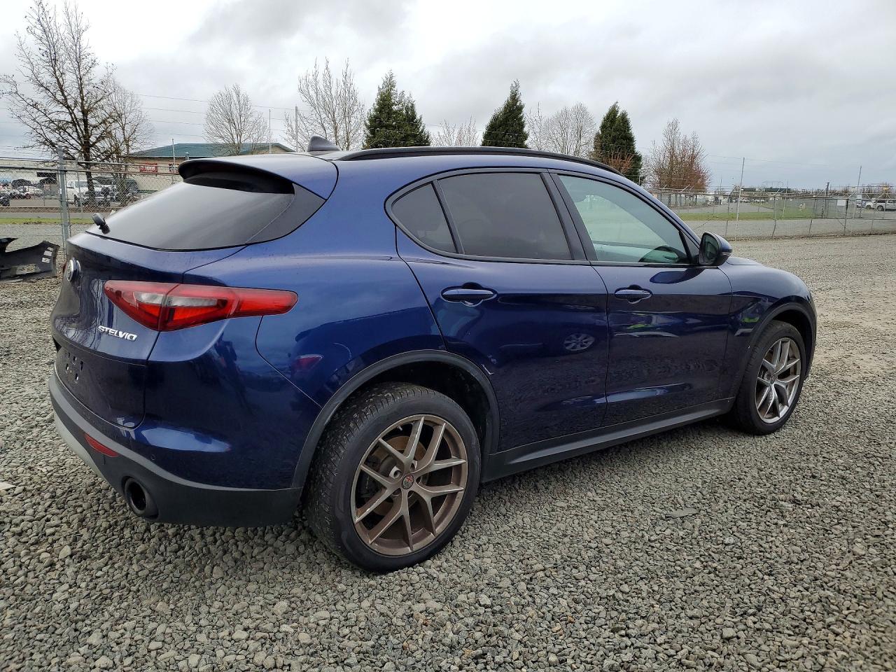 2018 Alfa Romeo Stelvio Ti Sport - Image 3