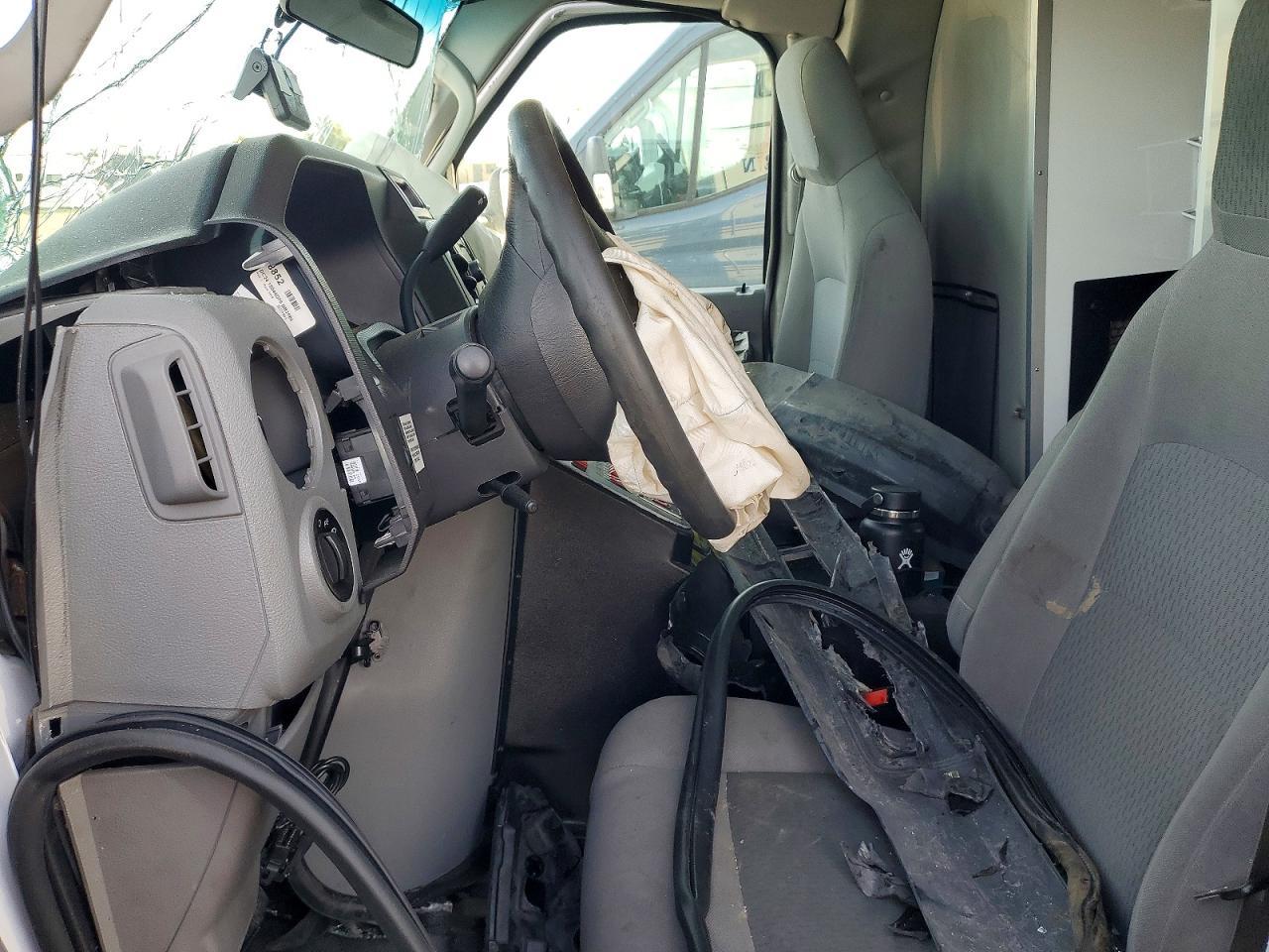 2017 Ford Econoline E350 Super Duty Cutaway Van - Image 7
