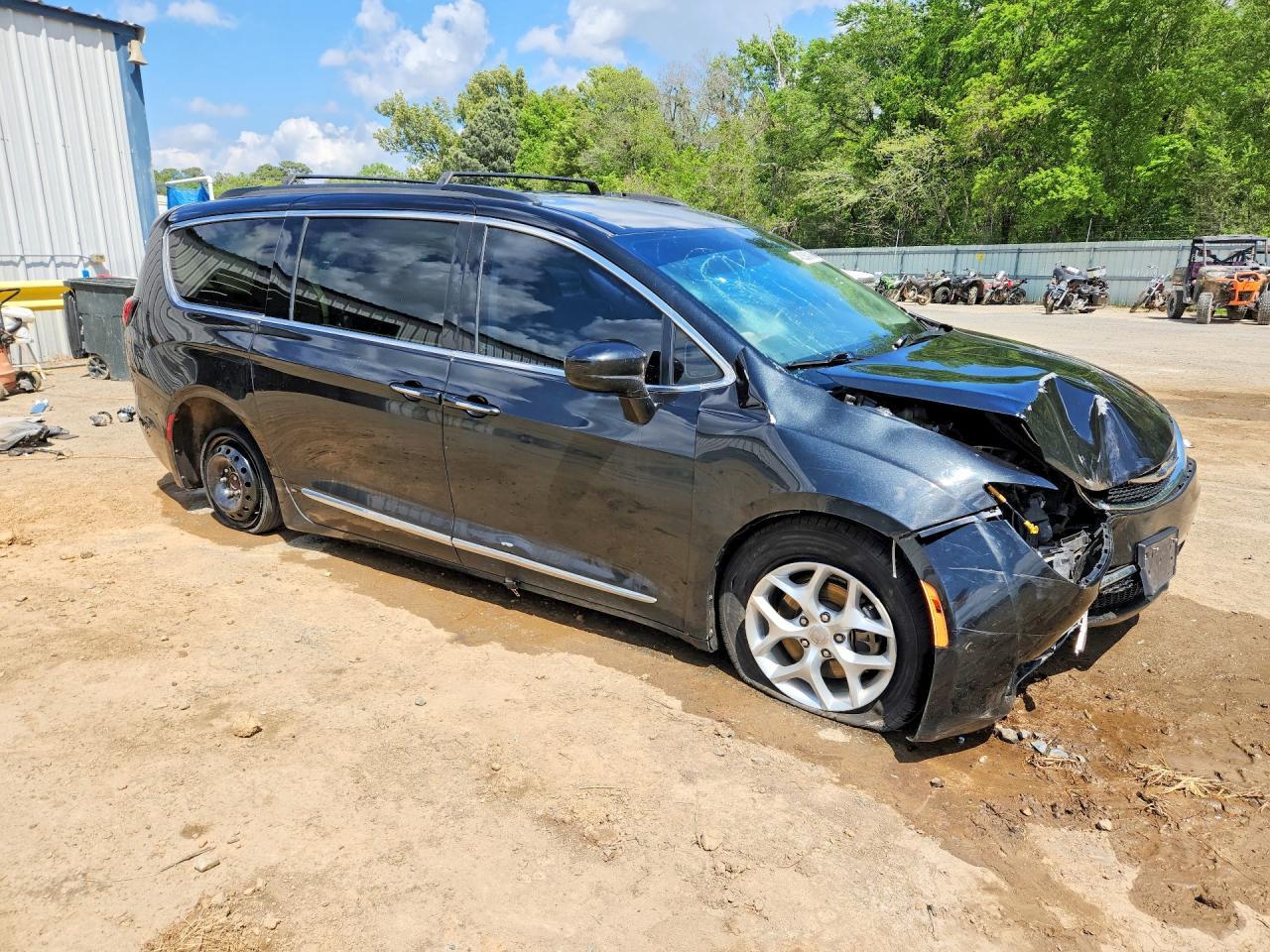 2017 Chrysler Pacifica Touring L - Фото 4