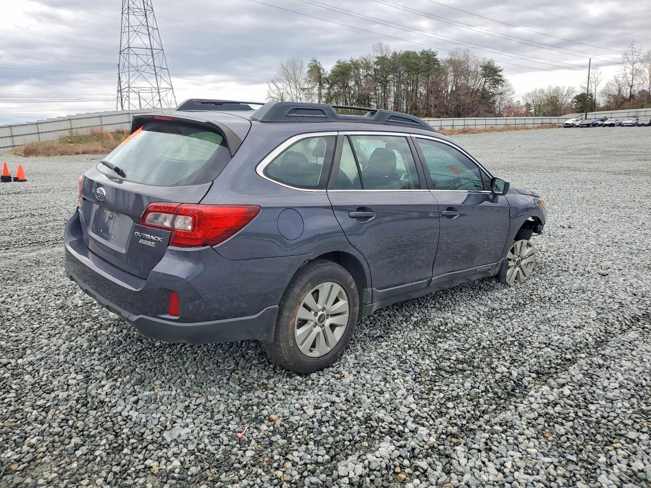 2015 Subaru Outback 2.5I - Image 3
