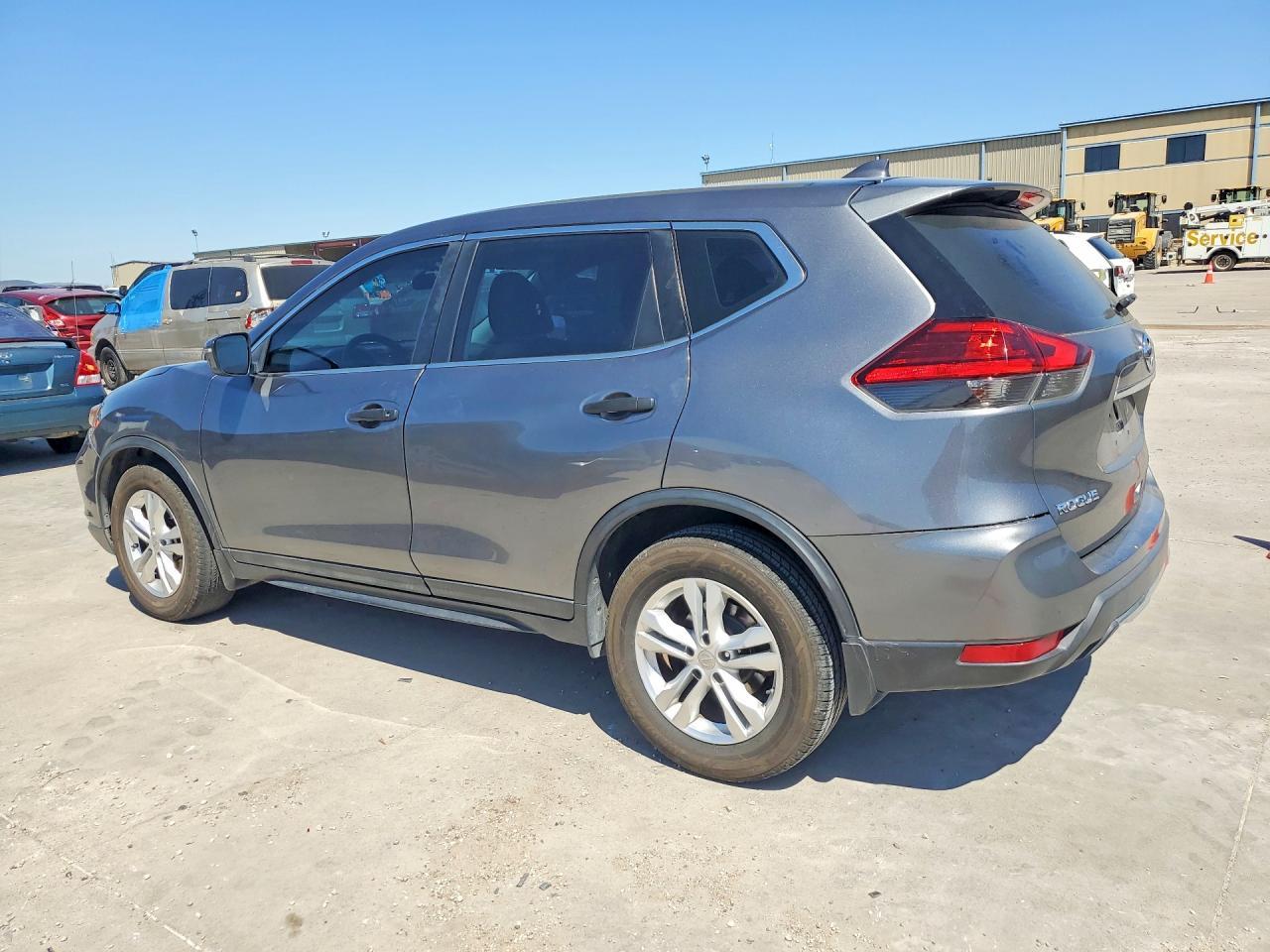 2017 Nissan Rogue - Image 2