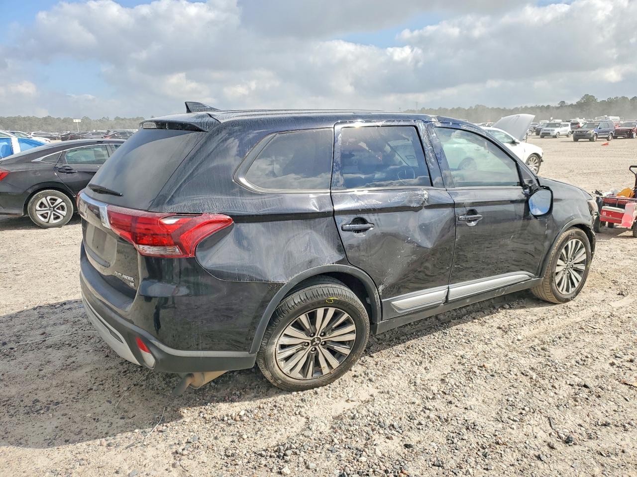 2019 Mitsubishi Outlander Se - Image 3