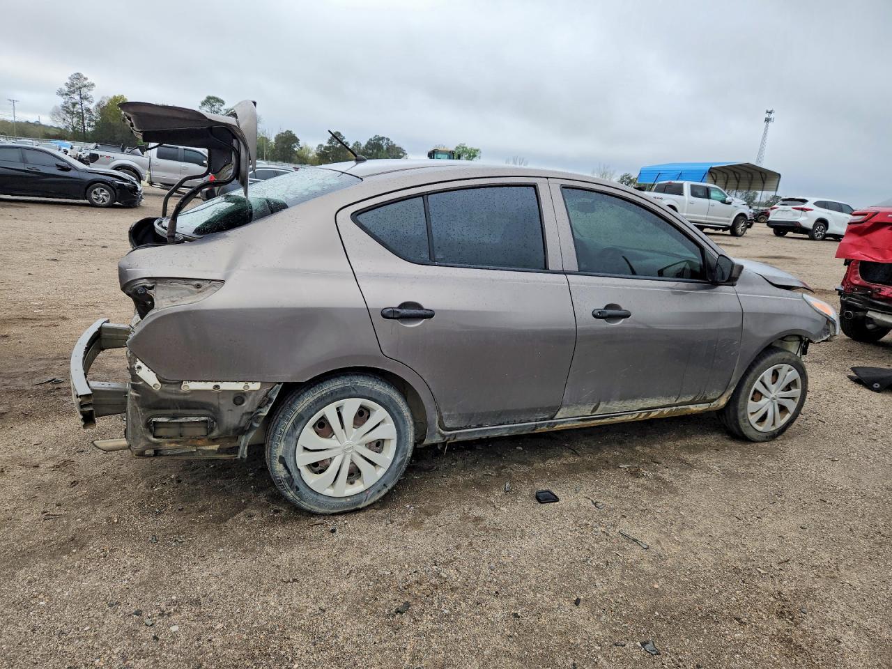 2017 Nissan Versa - Фото 3