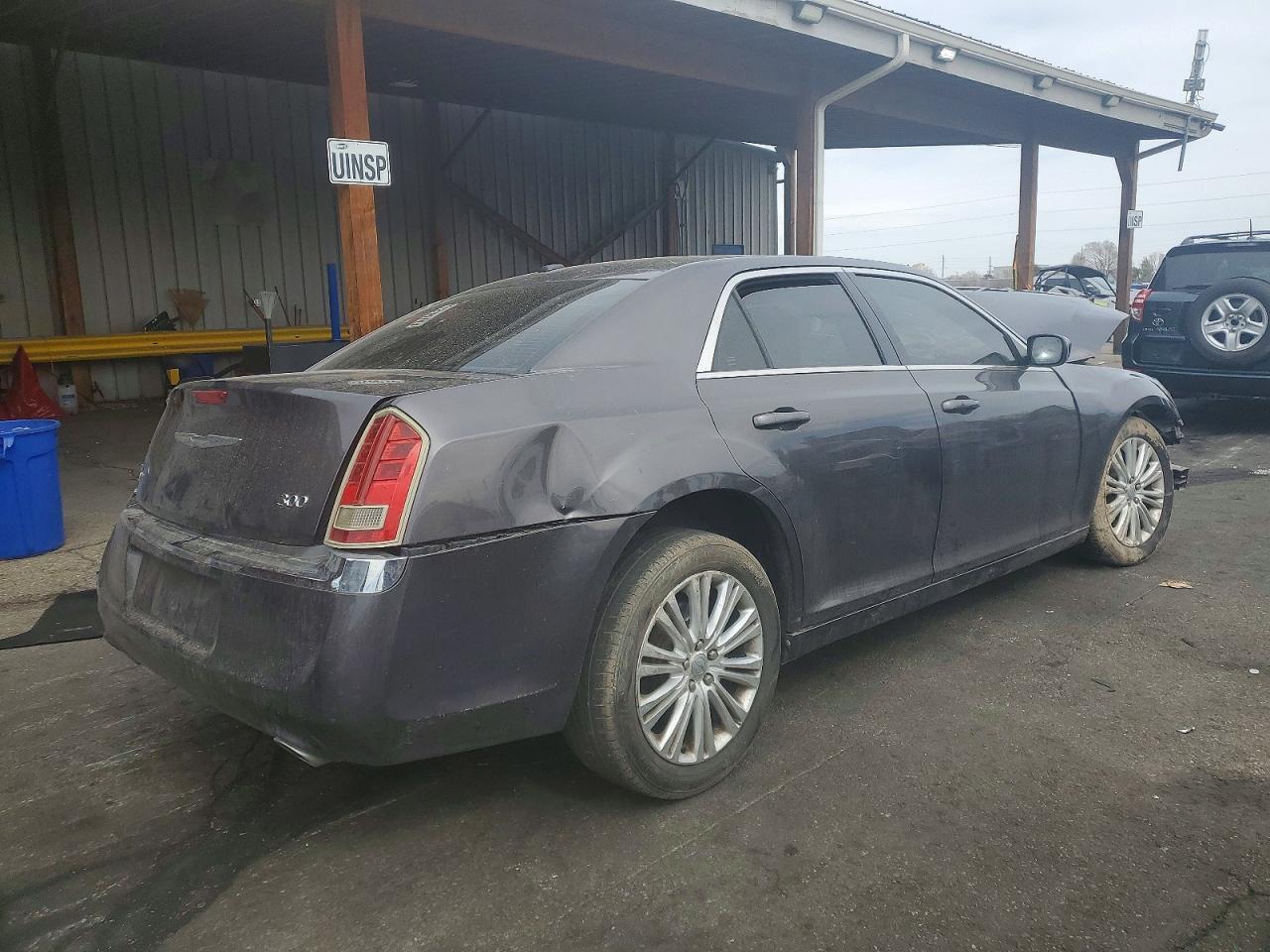 2013 Chrysler 300 - Фото 3