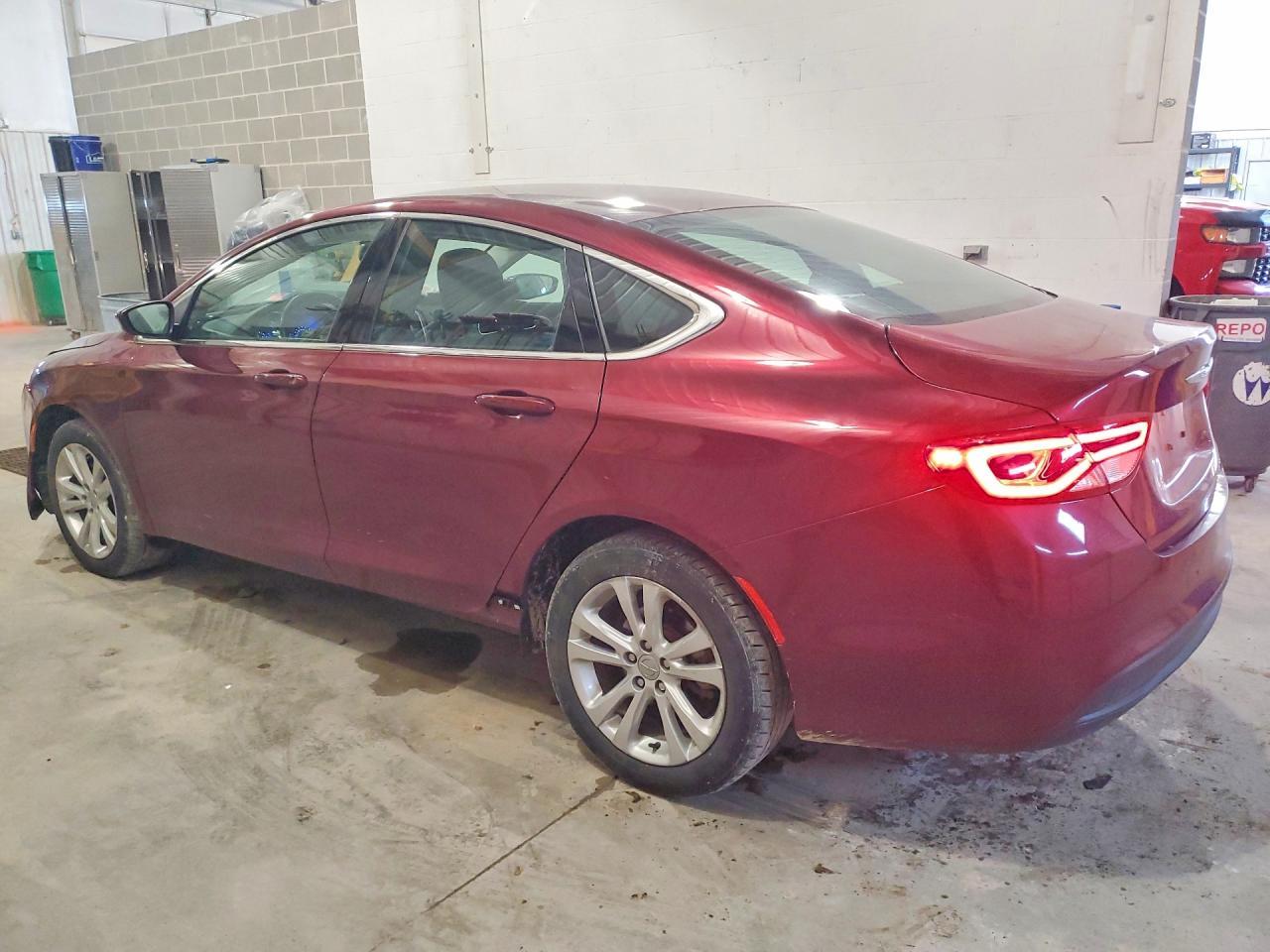 2016 Chrysler 200 Lx - Фото 2