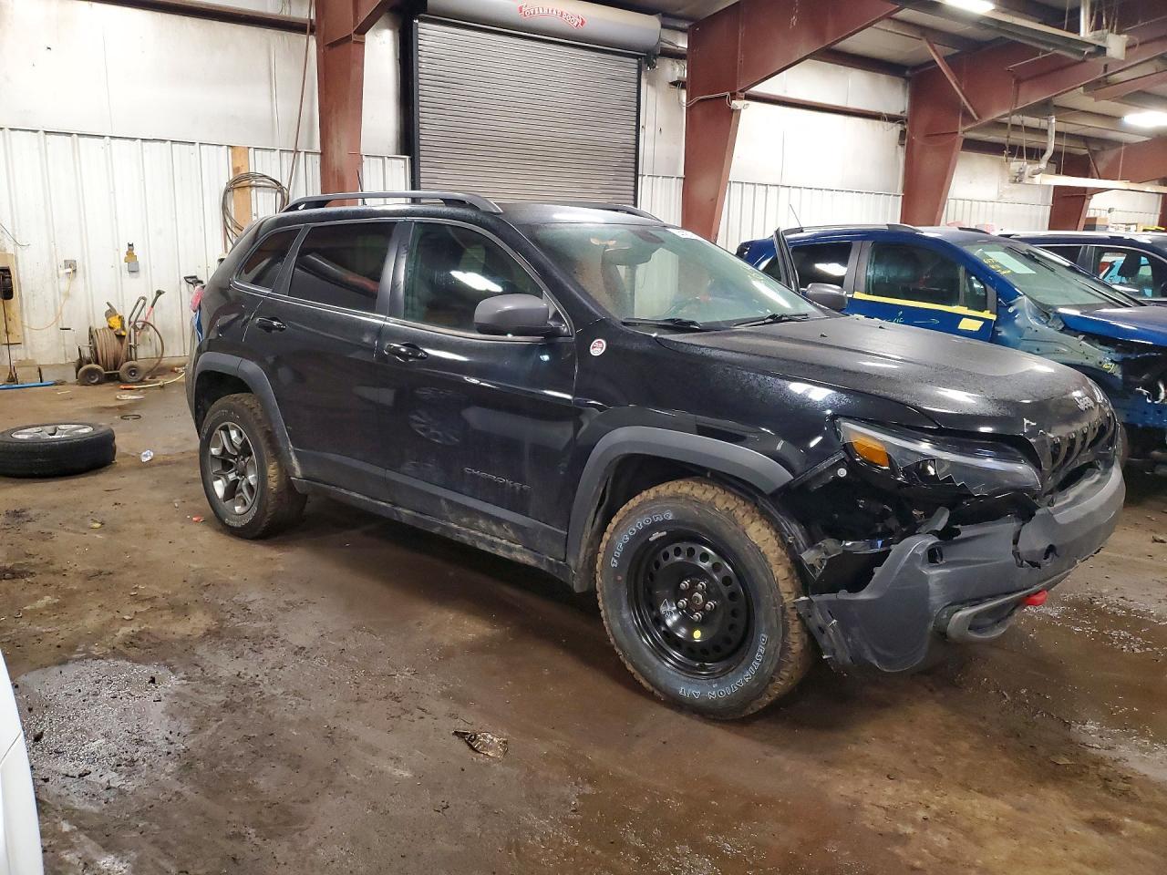 2019 Jeep Cherokee Trailhawk - Image 4