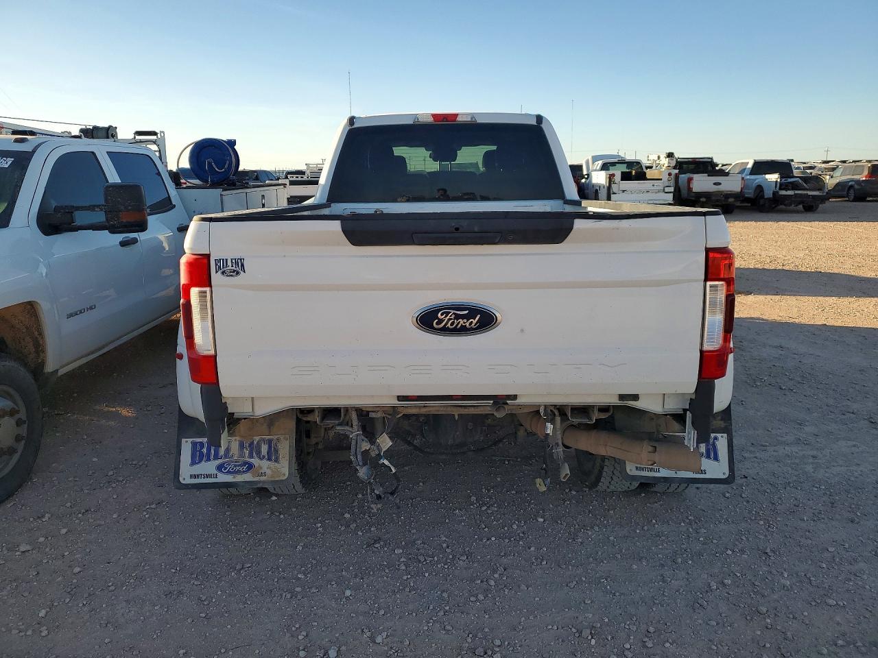 2019 Ford F350 Super Duty - Image 6