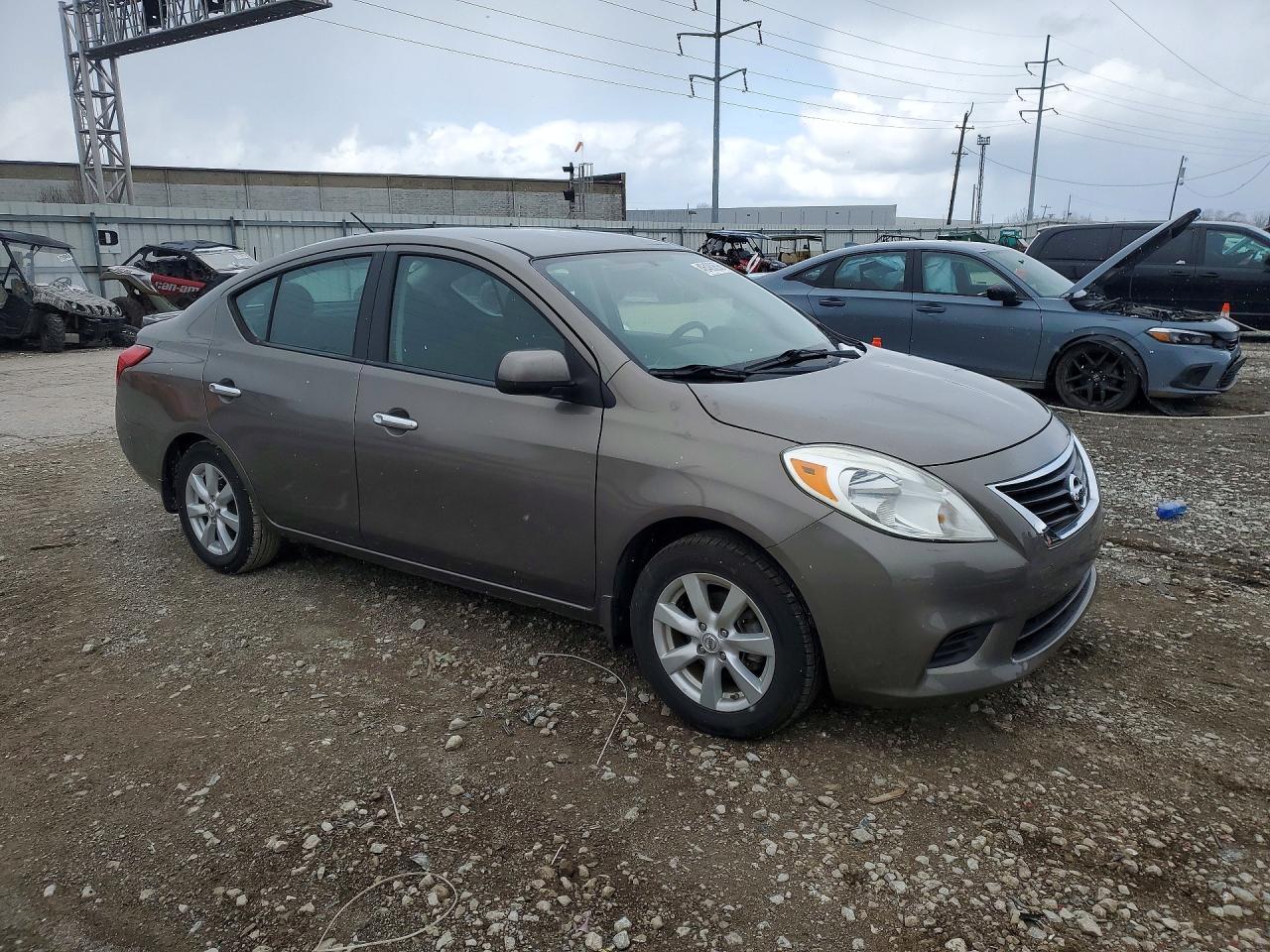 2014 Niss Versa S - Фото 4