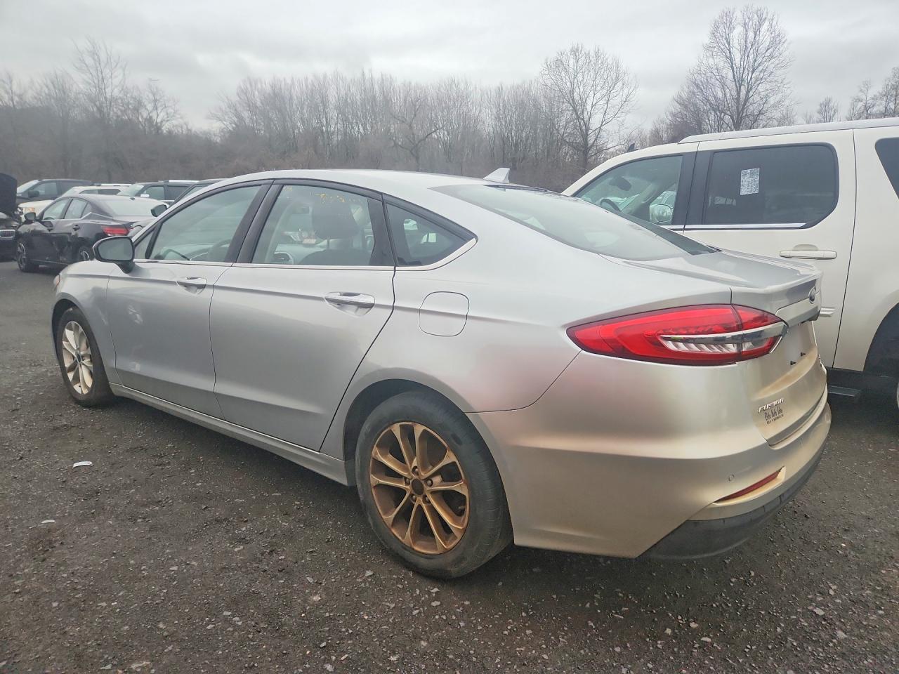 2019 Ford Fusion Se - Фото 2