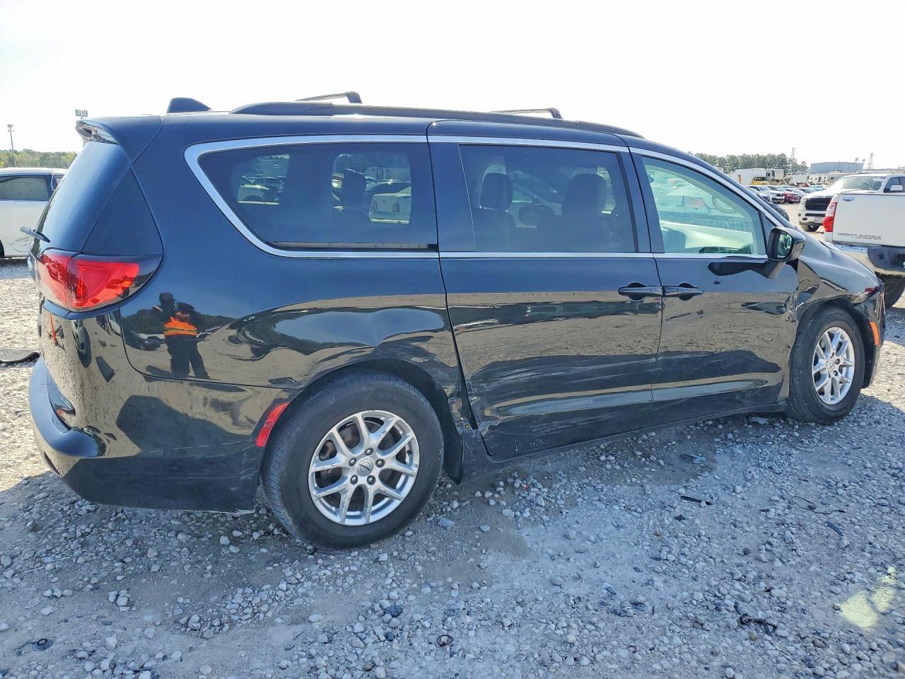 2021 Chrysler Voyager Lxi - Image 3