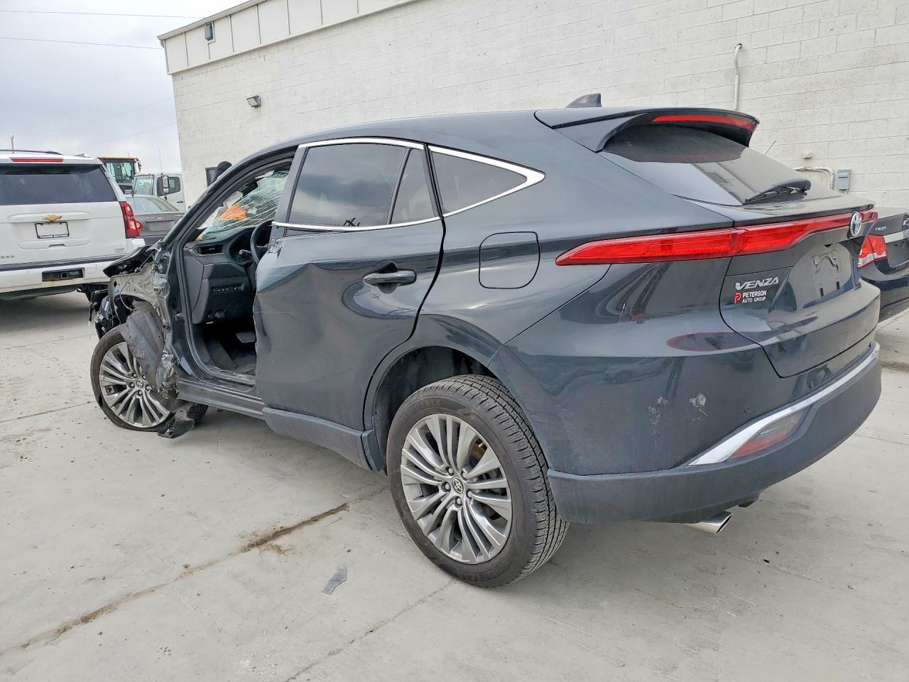 2022 Toyota Venza Limited - Фото 2