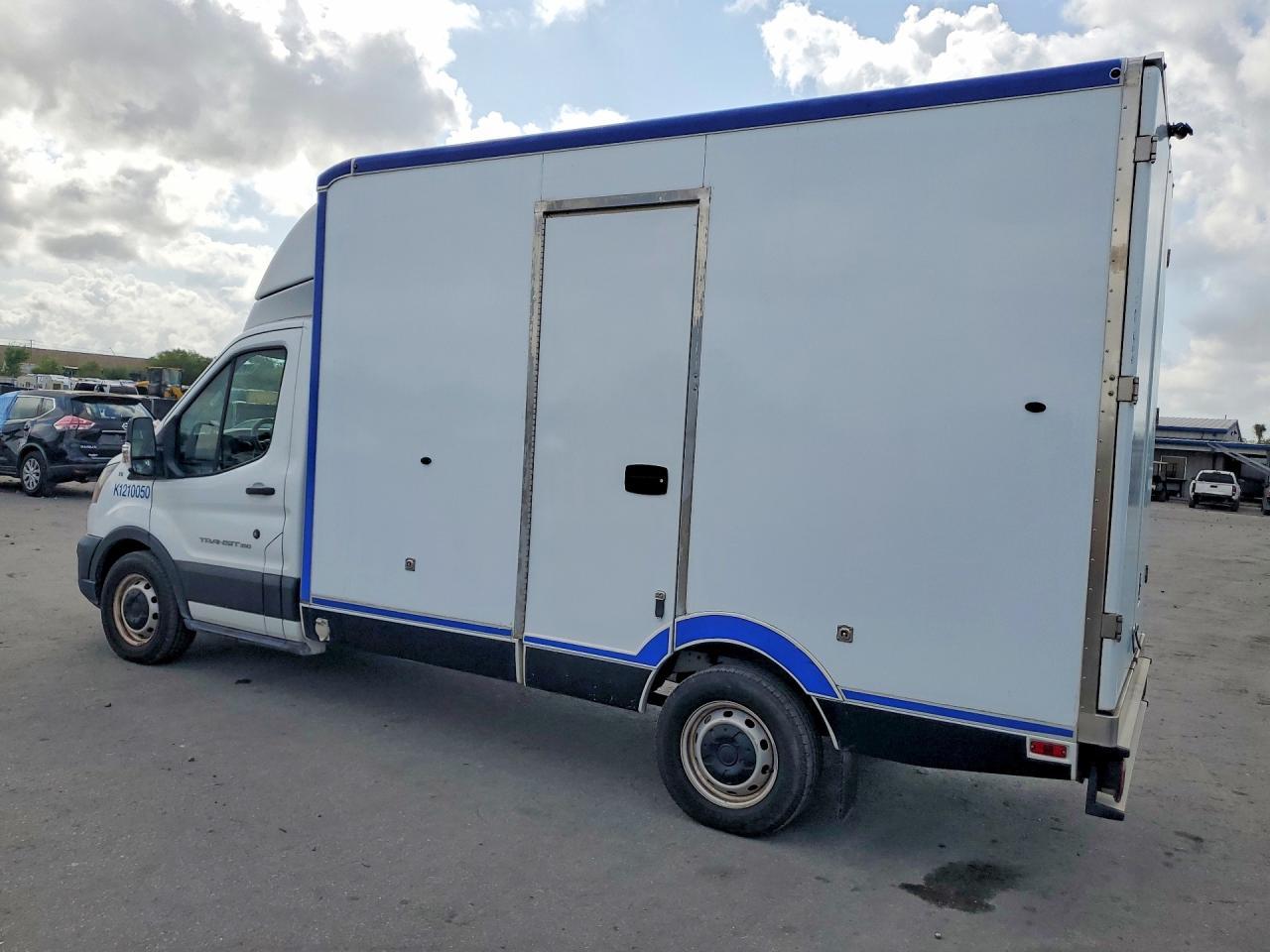 2020 Ford Transit Delivery Truck - Фото 2