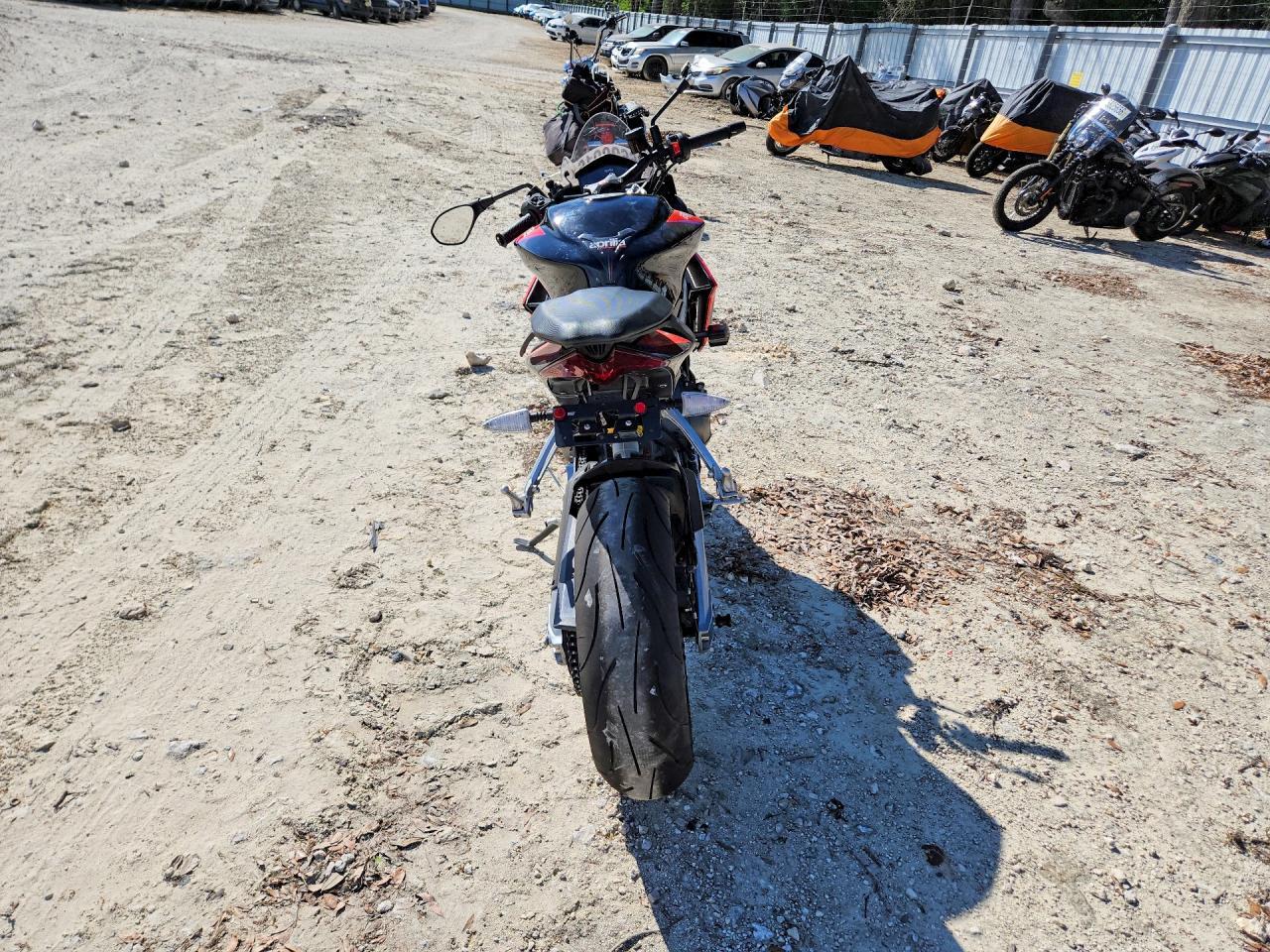 2023 Aprilia Tuono 660 Factory - Фото 4