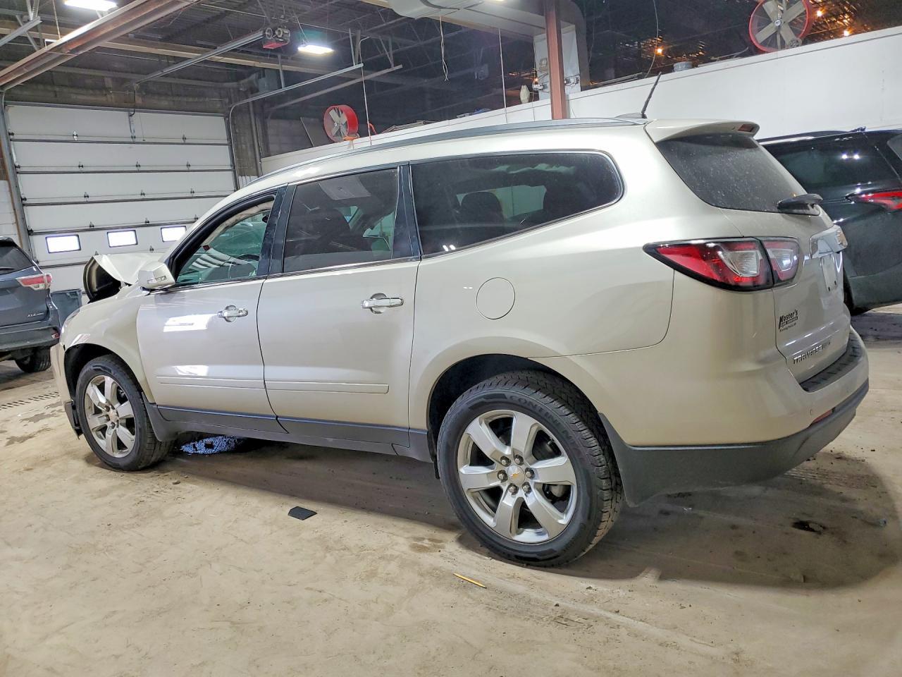 2017 Chevrolet Traverse Lt - Фото 2