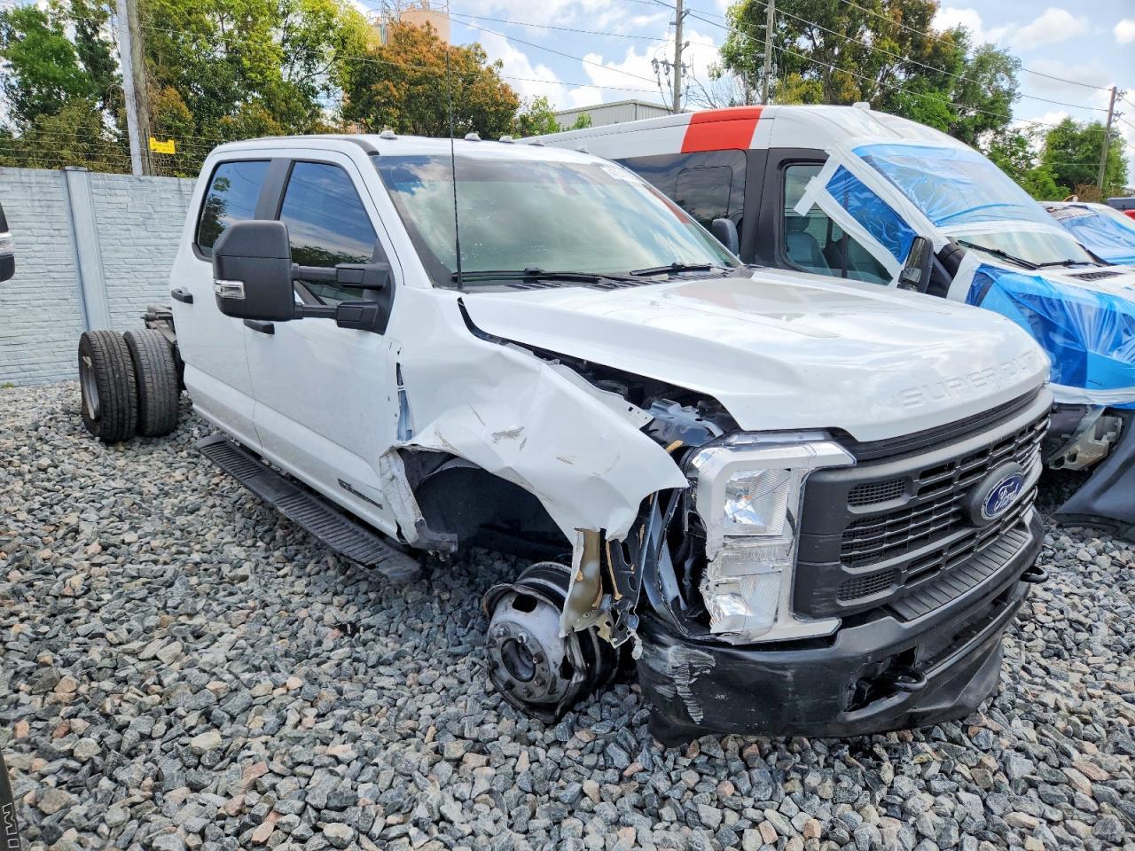 2025 Ford F350 Super Duty Truck Cab And Chassis