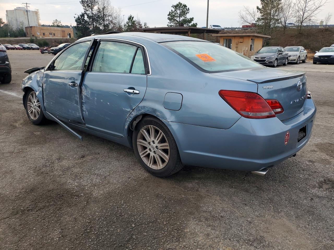 2008 Toyota Avalon Limited - Image 2