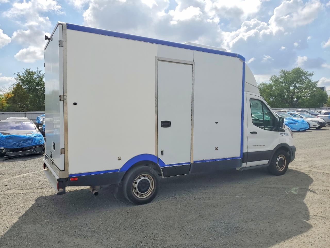 2021 Ford Transit Delivery Truck - Фото 3