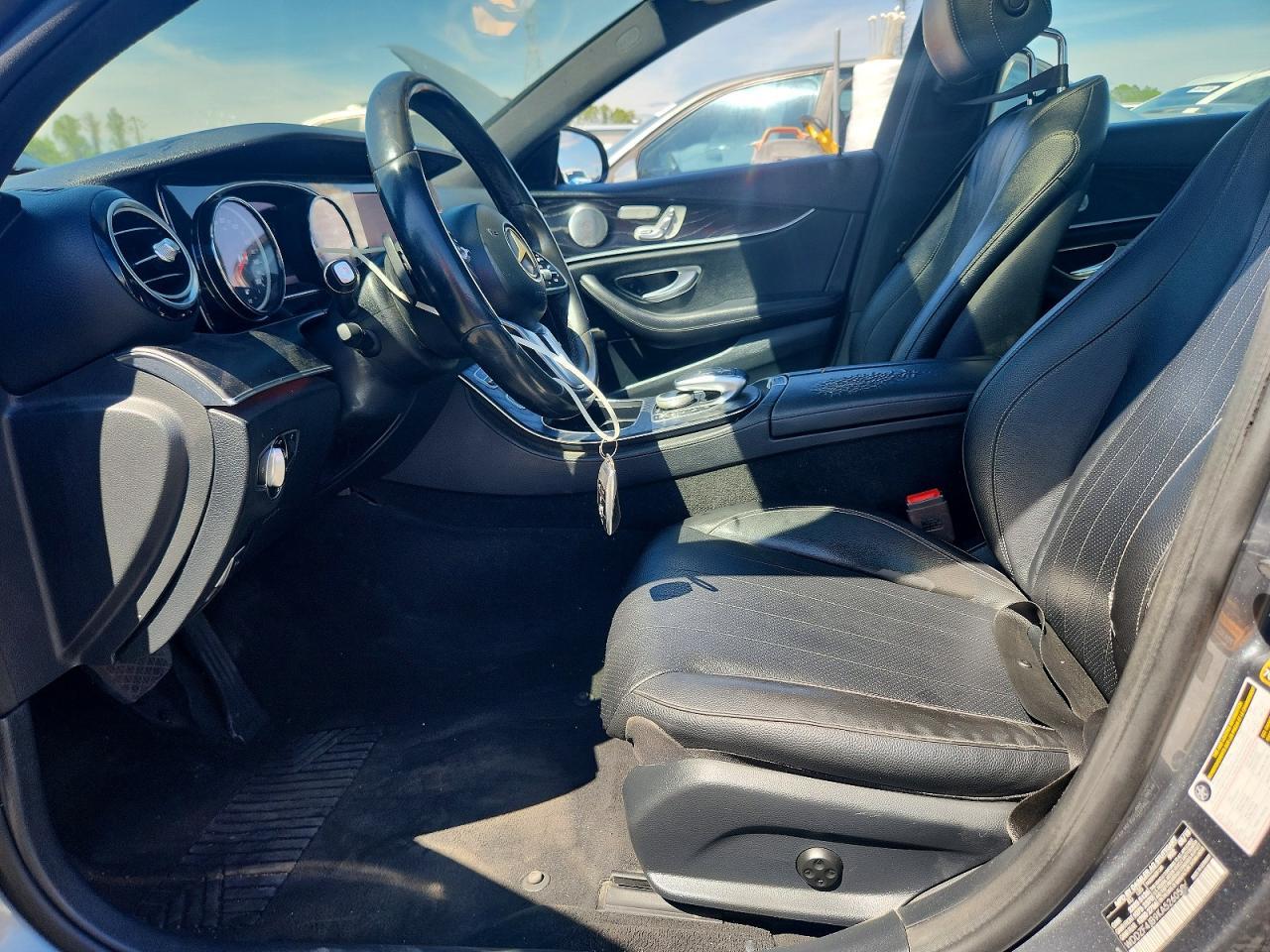 2019 Mercedes-Benz E 300 - Фото 7