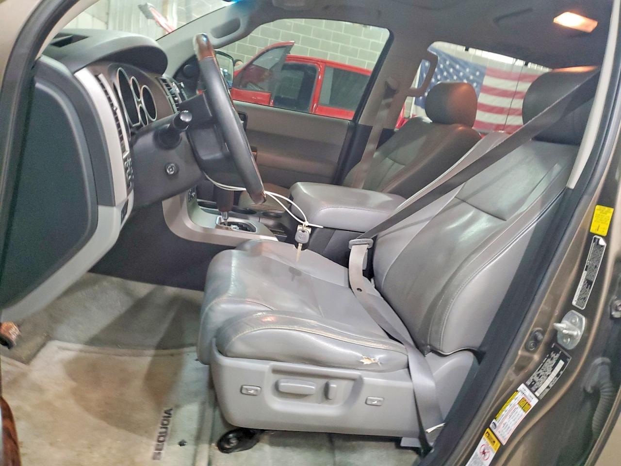 2010 Toyota Sequoia Platinum - Фото 7