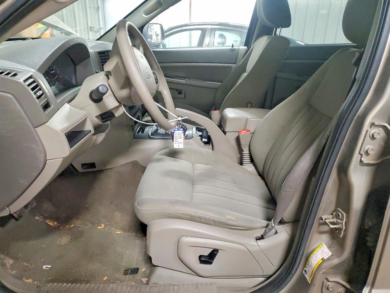 2006 Jeep Grand Cherokee Laredo - Image 7