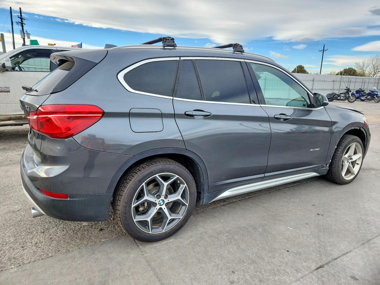 2017 BMW X1 xDrive28I - Фото 3