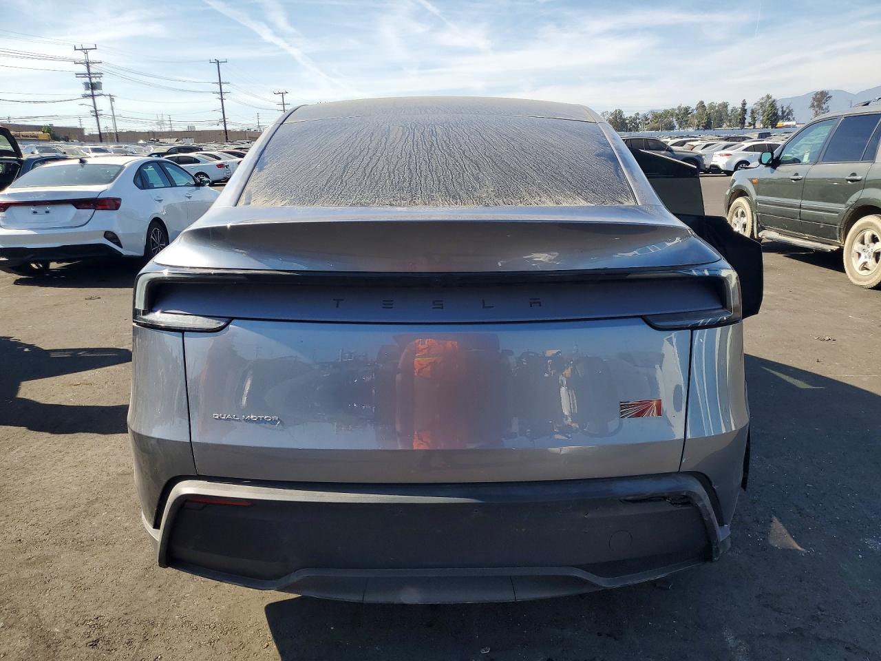 2026 Tesla Model Y - Фото 6