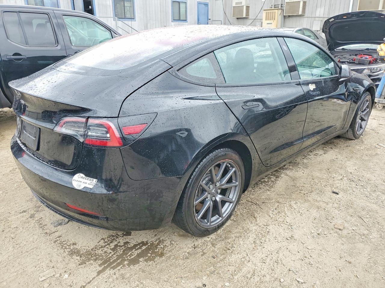 2017 Tesla Model 3 - Фото 3