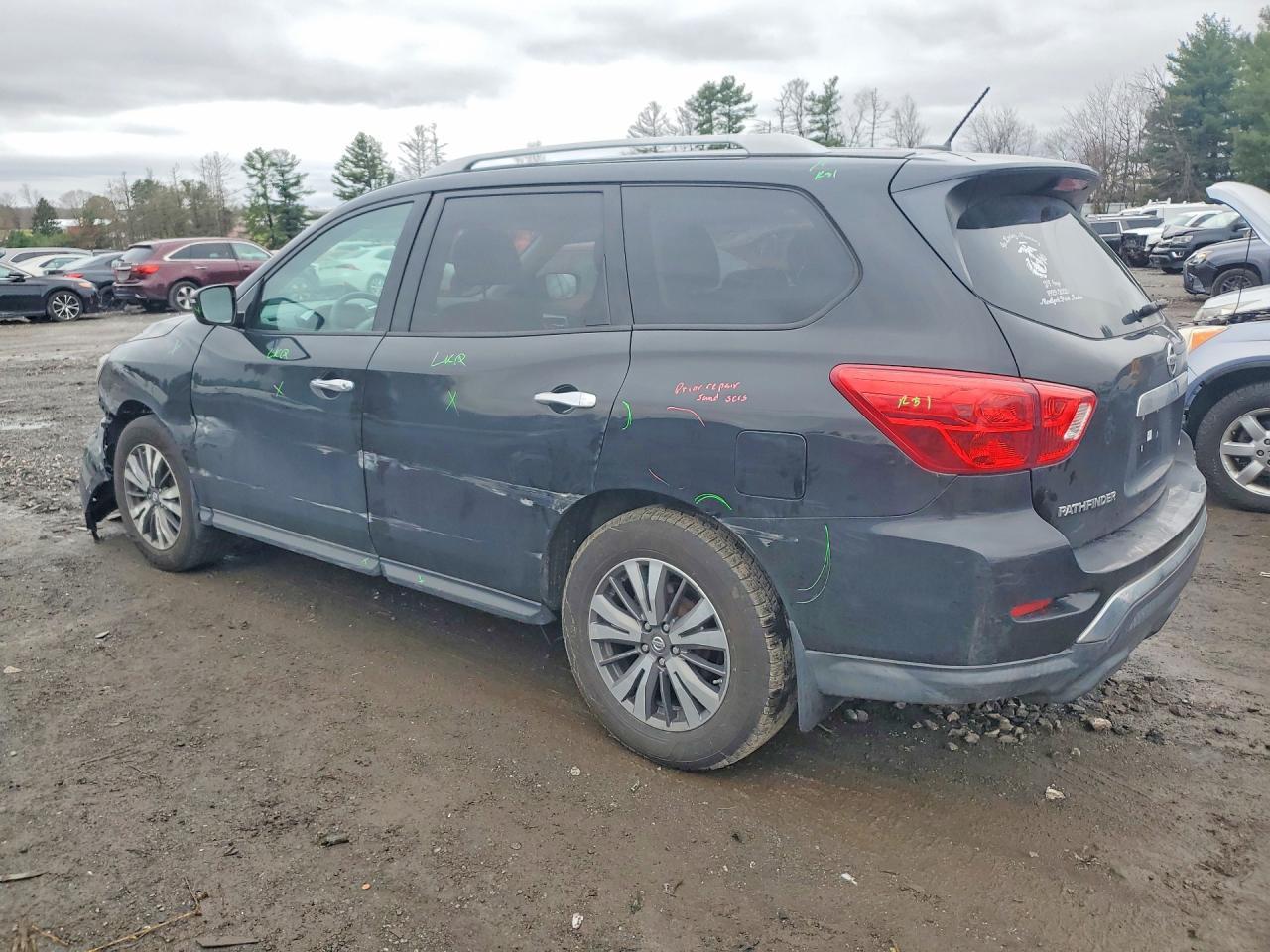2017 Nissan Pathfinder S - Фото 2