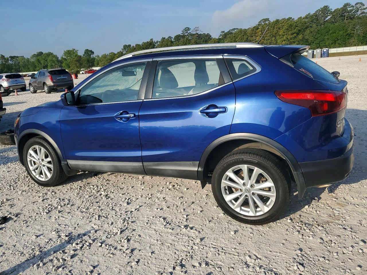 2017 Nissan Rogue Sport Sv - Image 2
