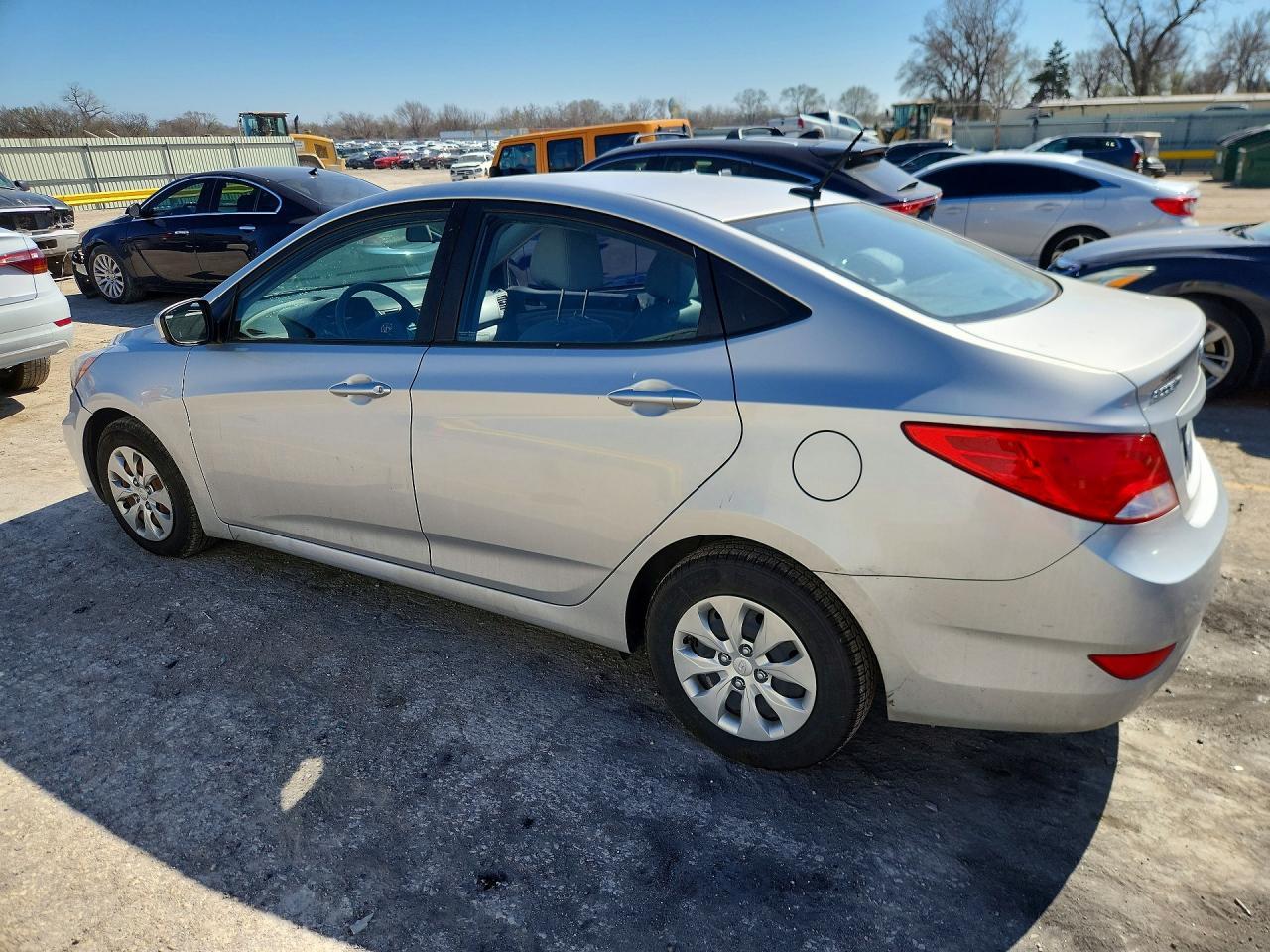 2017 Hyundai Accent Se - Image 2