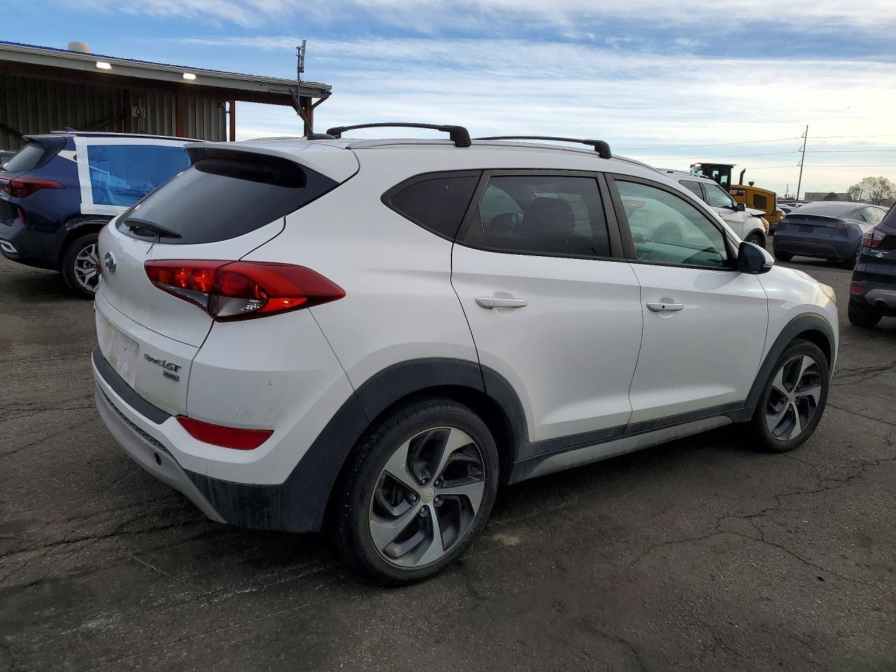 2017 Hyundai Tucson Sport - Image 3