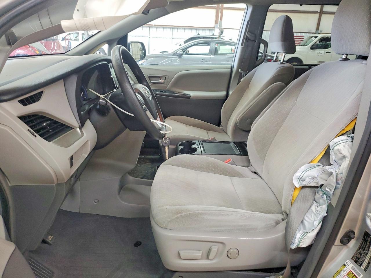 2019 Toyota Sienna Le 8-Passenger - Image 7