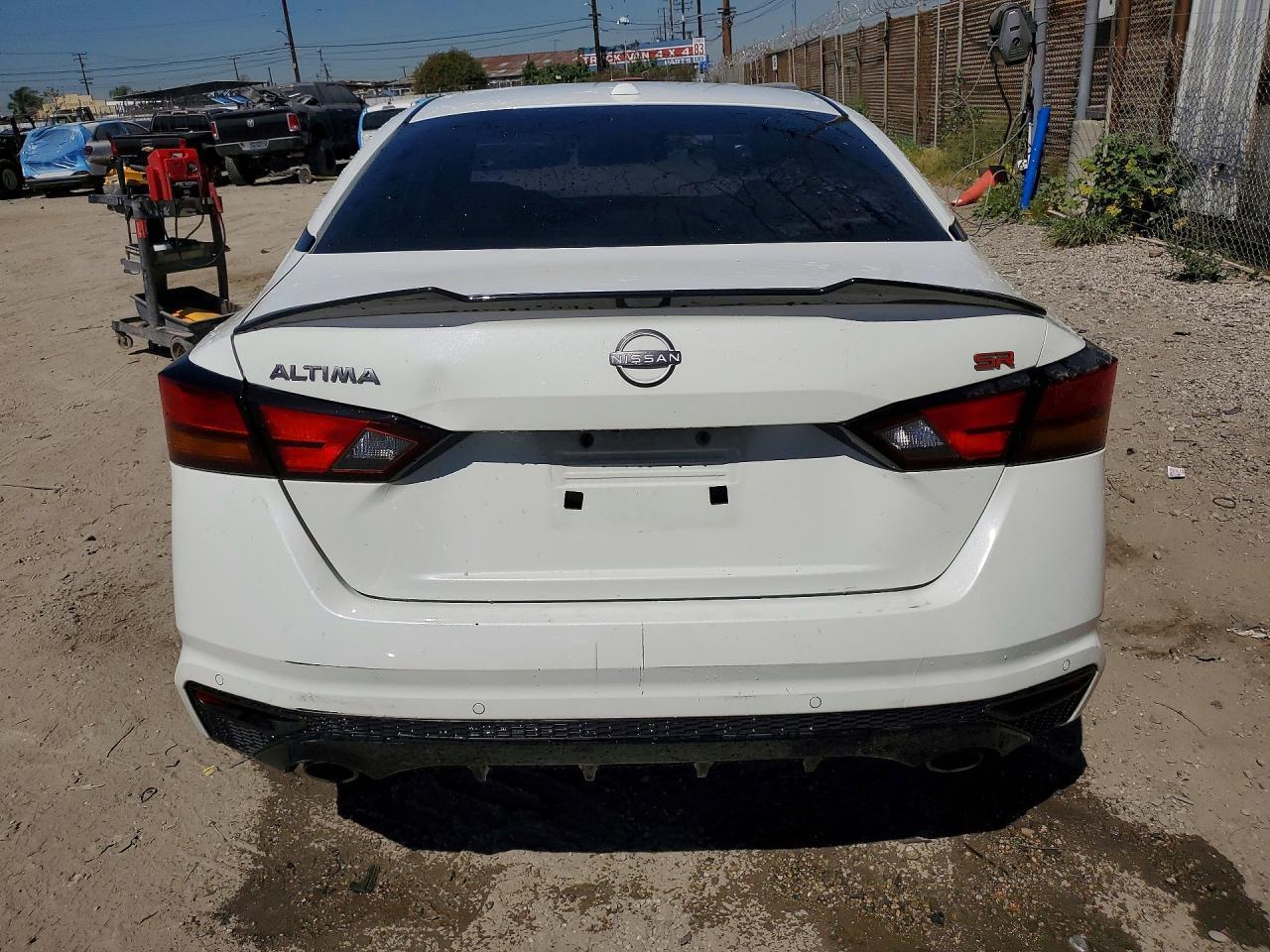 2025 Nissan Altima 2.5 Sr - Image 6