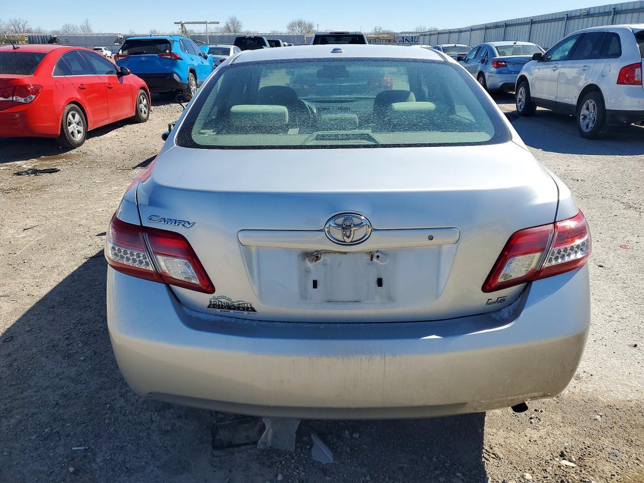 2010 Toyota Camry Le - Фото 6