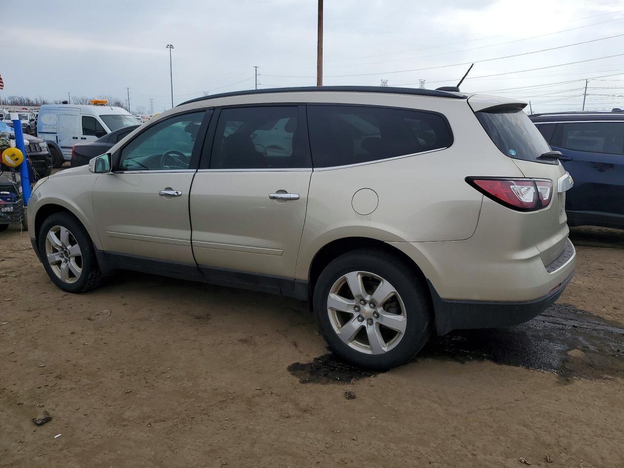 2016 Chevrolet Traverse Lt - Фото 2