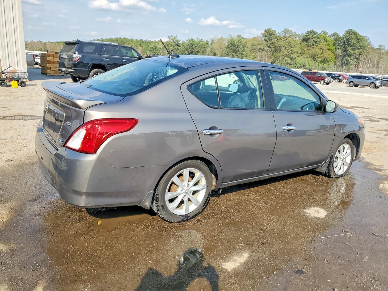2015 Nissan Versa 1.6 Sl - Image 3