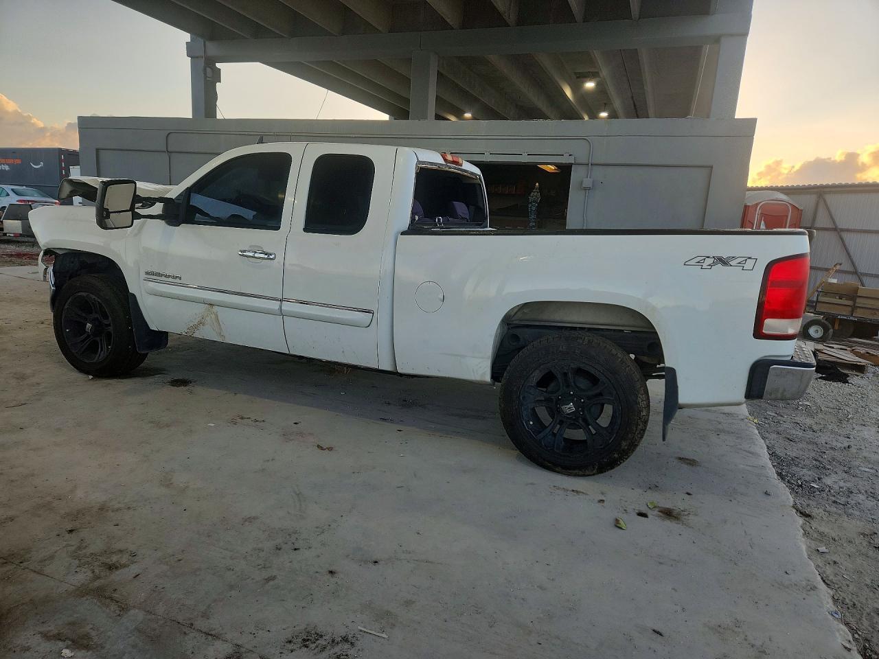 2011 GMC Sierra K1500 Sle - Image 2
